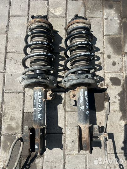 Opel Zafira B Стойки в бсоре передние 1.8