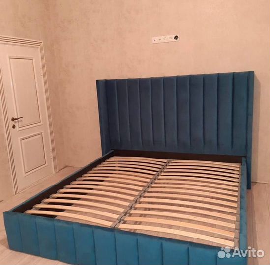 Кровать двухспальная с мягким изголовьем