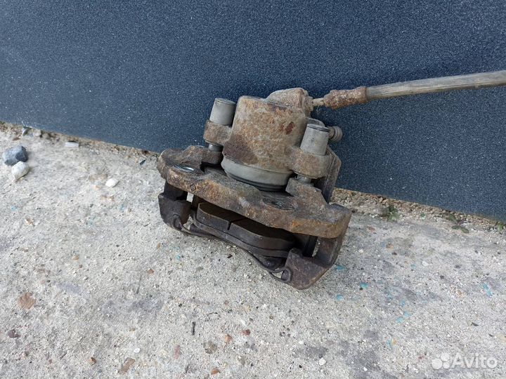 Тормозной суппорт передний правый Ford Fusion CBK