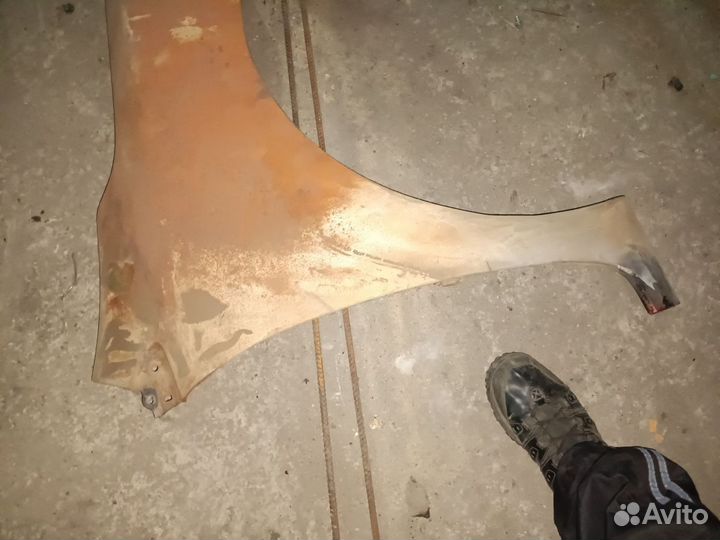 Крылья передние правое королла 151 сгоревшие