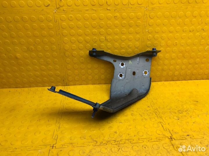 Кронштейн крыла передний левый Skoda Karoq djka