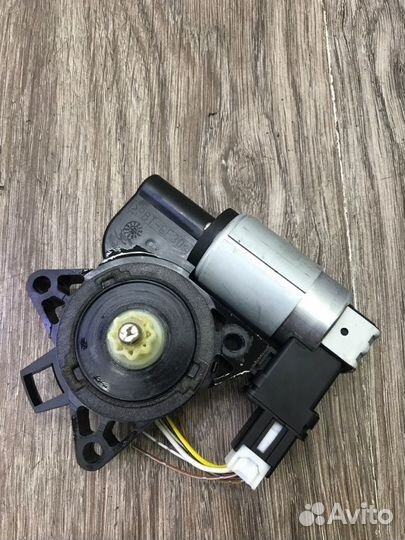 Мотор стеклоподъемника передний левый Mazda 3