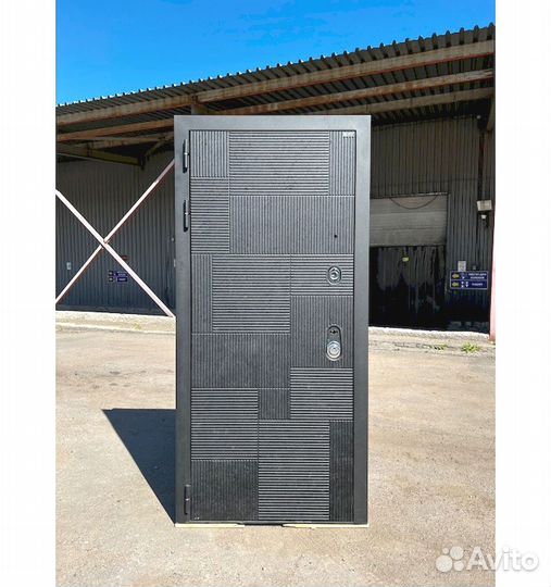 Дверь входная железная новая