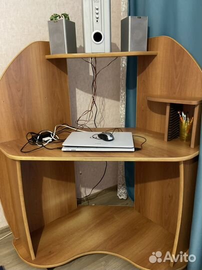 Компьютерный стол угловой