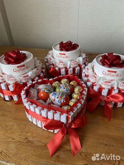 Торт, букет из конфет, сладкий подарок