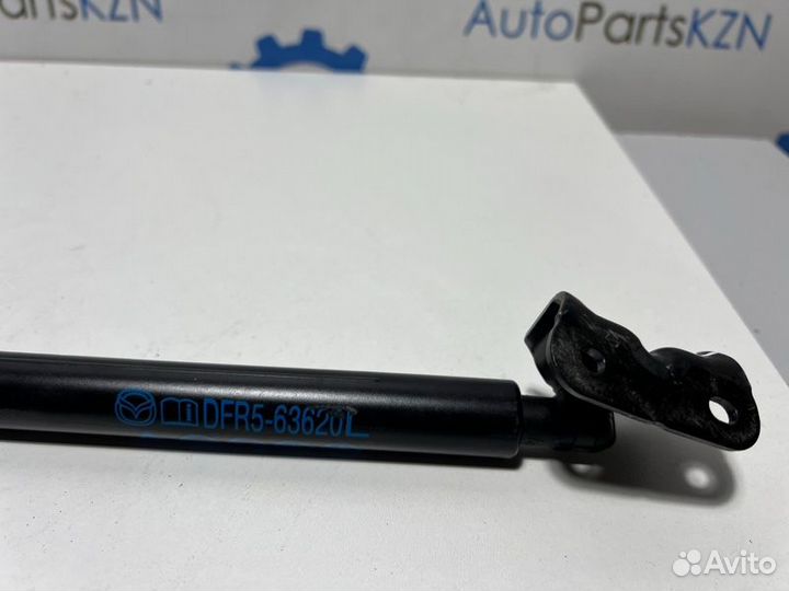 Амортизатор крышки багажника Mazda Cx-30