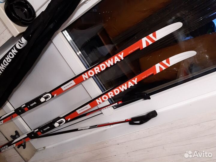 Лыжи 160 см с палками в чехле в Москве