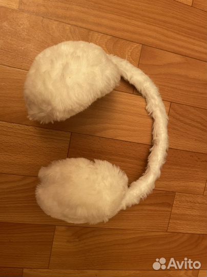 Белые зимние наушники