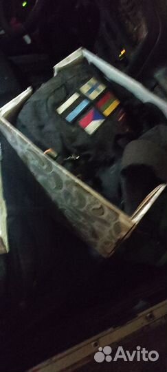 Коробка книг и рюкзак