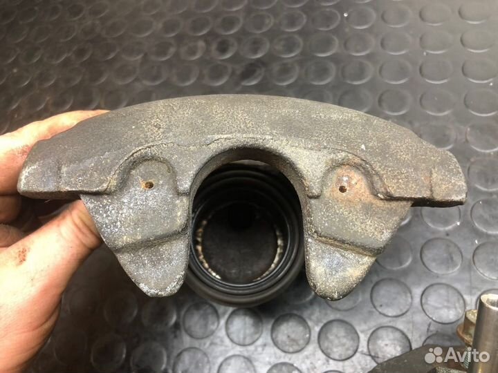 Суппорт правый передний Mazda Mazda 3 2002-2009