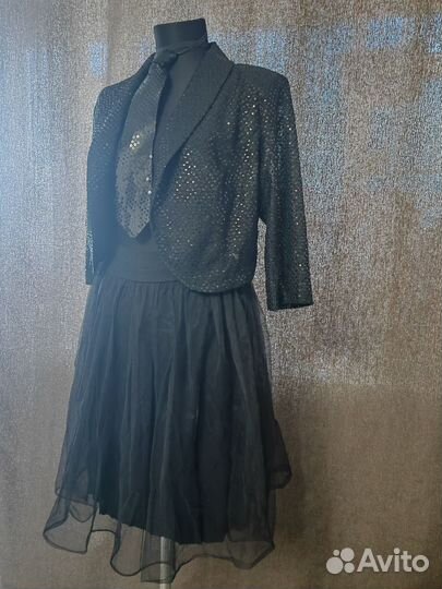 Продам нарядный костюм