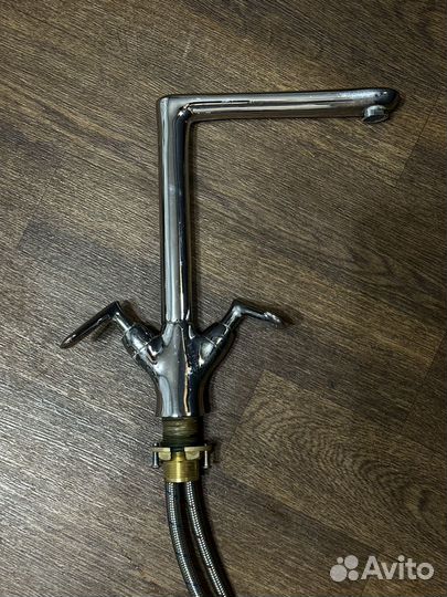 Раковина для кухни со смесителями