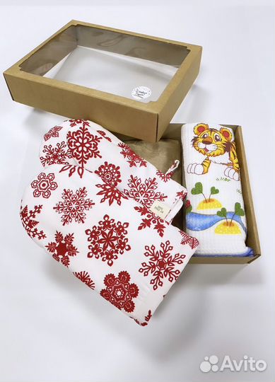 Прихватки и полотенце