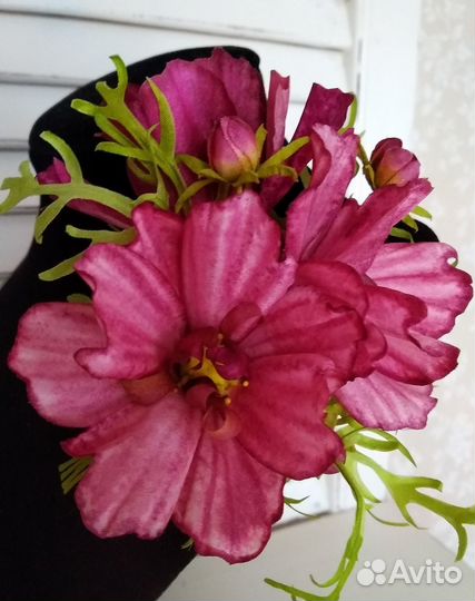 Бутоньерка-брошь 