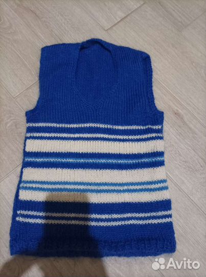 Отдам бесплатно вещи на девочку 4 года