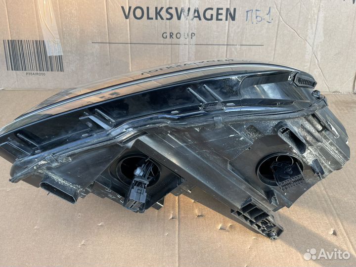 Фара Volkswagen Tiguan 2