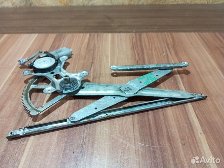 Передний правый стеклоподъемник Toyota land cruise