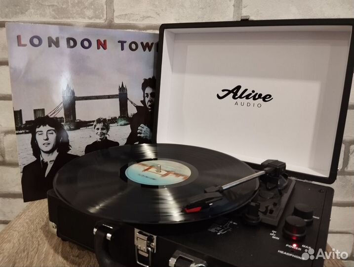 Винил. Wings, London Town India