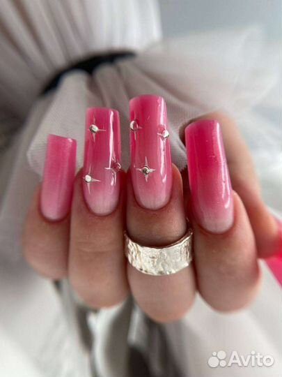 Модель на маникюр