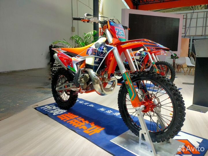 Мотоцикл kews K23 MT250 (2т двиатель Lanza 250куб)