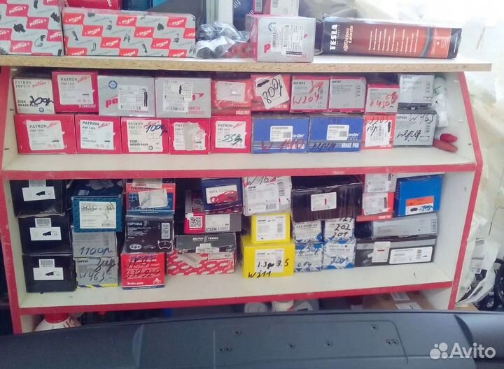 Тормозные колодки на Mercedes передние и задние