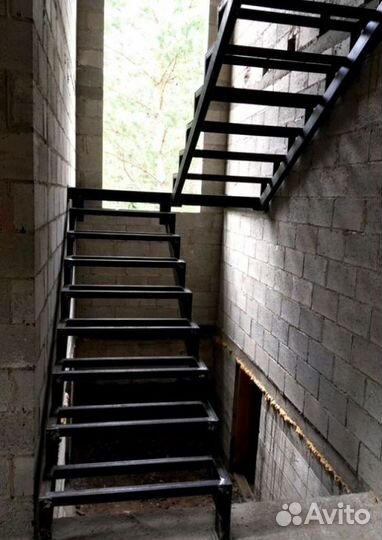 Прямая лестница на металлокаркасе