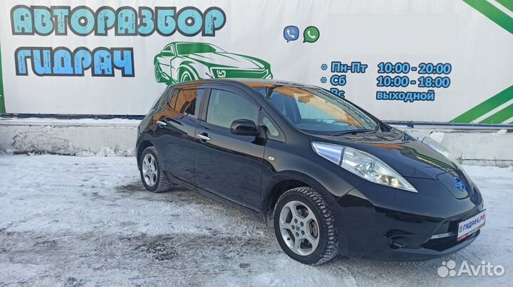 Козырек солнцезащитный левый Nissan Leaf 964013NC0