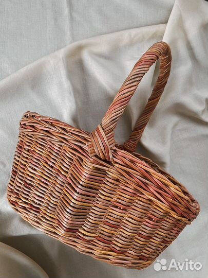 Корзина плетеная из бумажной лозы