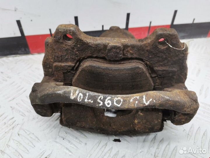 Суппорт передний левый Volvo S60 2004