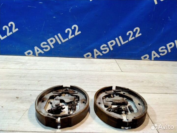 Колодки ручника Bmw 525I Левый Руль Пробег: