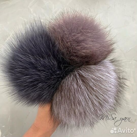 Помпон из песца, из енота