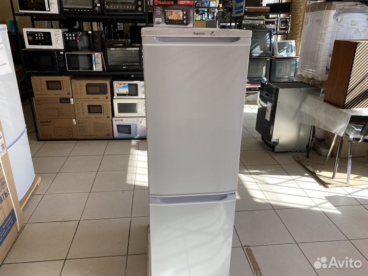 Холодильник с морозильником Бирюса 118 белый