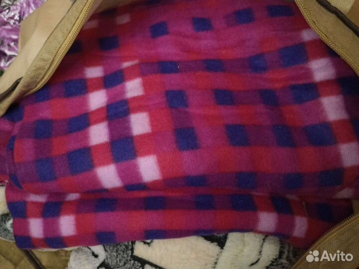 Пледы новые мягкие