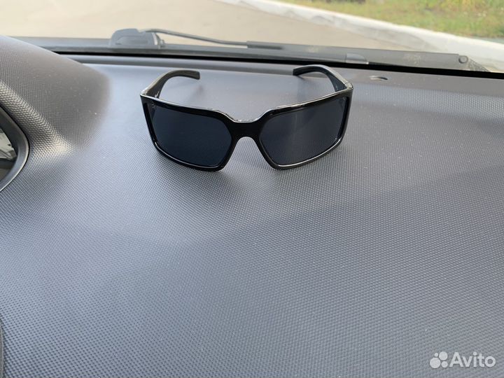 Очки солнцезащитные