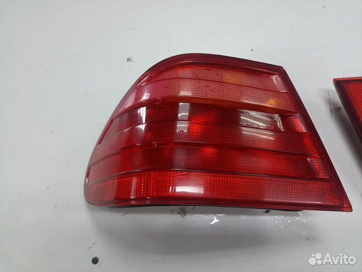 Фонарь задний левый mercedes w210