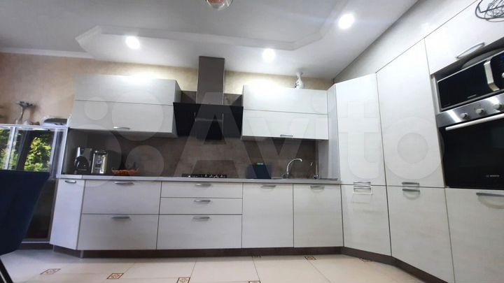 Дом 176 м² на участке 5,6 сот.