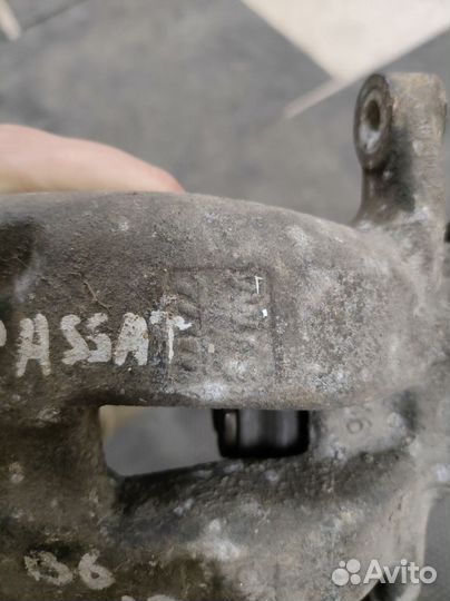 Суппорт тормозной задний правый Volkswagen Passat