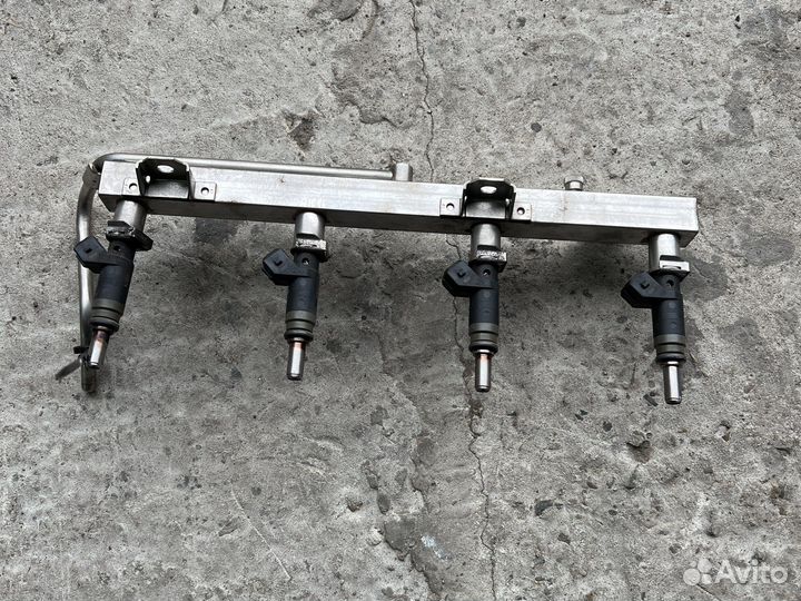 Топливная рампа с форсунками BMW 3 E90