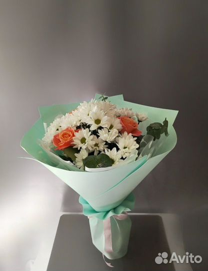 Сборный букет с хризантемой и розами