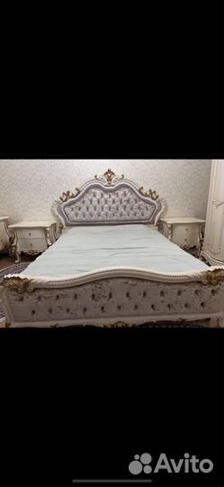 Продаю спальный гарнитур