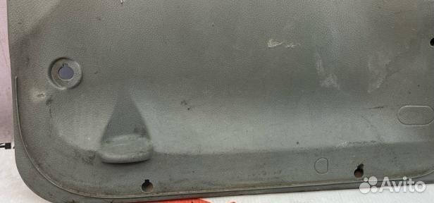 Обшивка боковой двери передняя правая Renault
