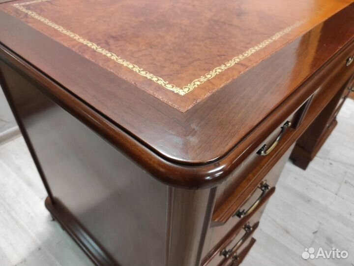 Стол руководителя (массив/кожа) б/у 02295