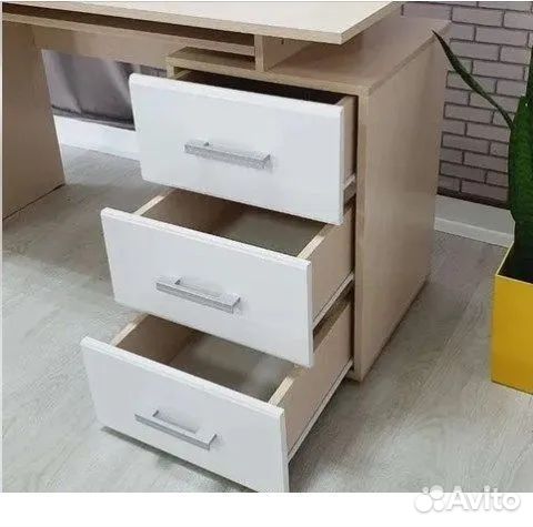 Стол письменный