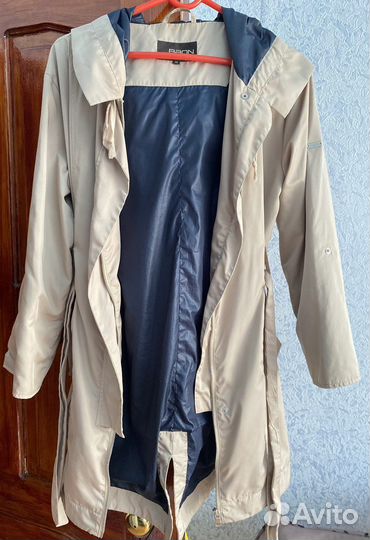 Ветровка женская