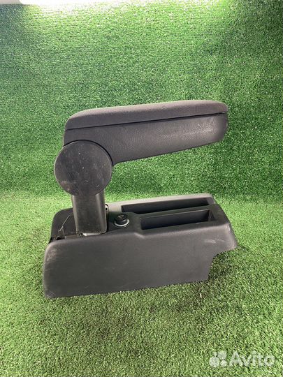 Подлокотник Skoda Octavia a4 Tour