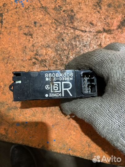 Кнопка стеклоподъемника Mitsubishi pajero/montero