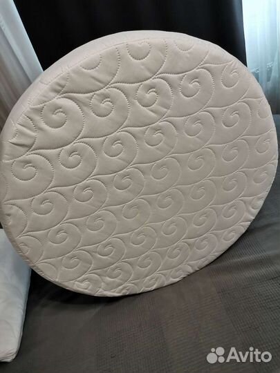 Матрас круглый + матрас для пеленального столика д