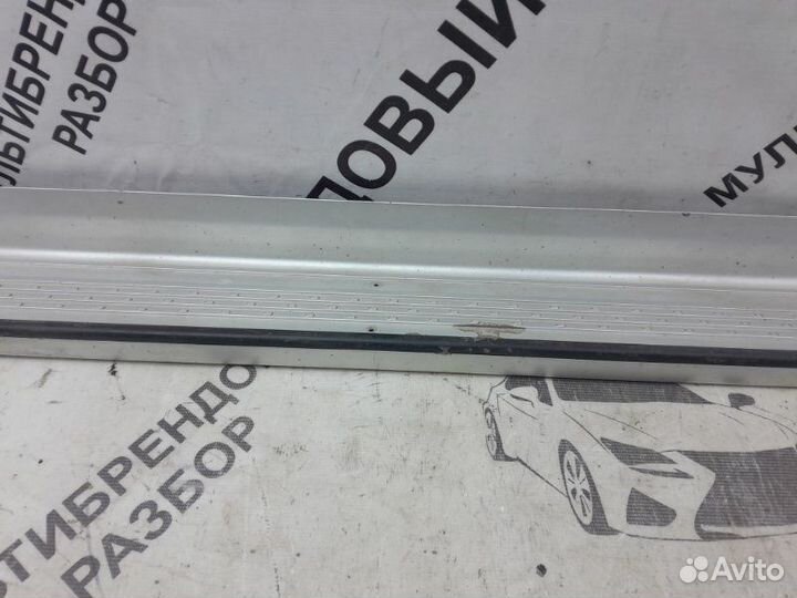 Подножка правая Toyota Hilux 7