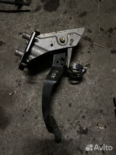 Педаль тормоза mazda 929