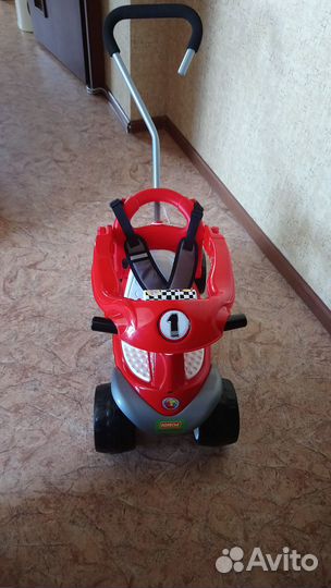 Машинка каталка толокар с ручкой